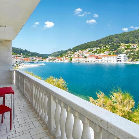 Beautiful Home In Pucisca With Wifi Екстер'єр фото