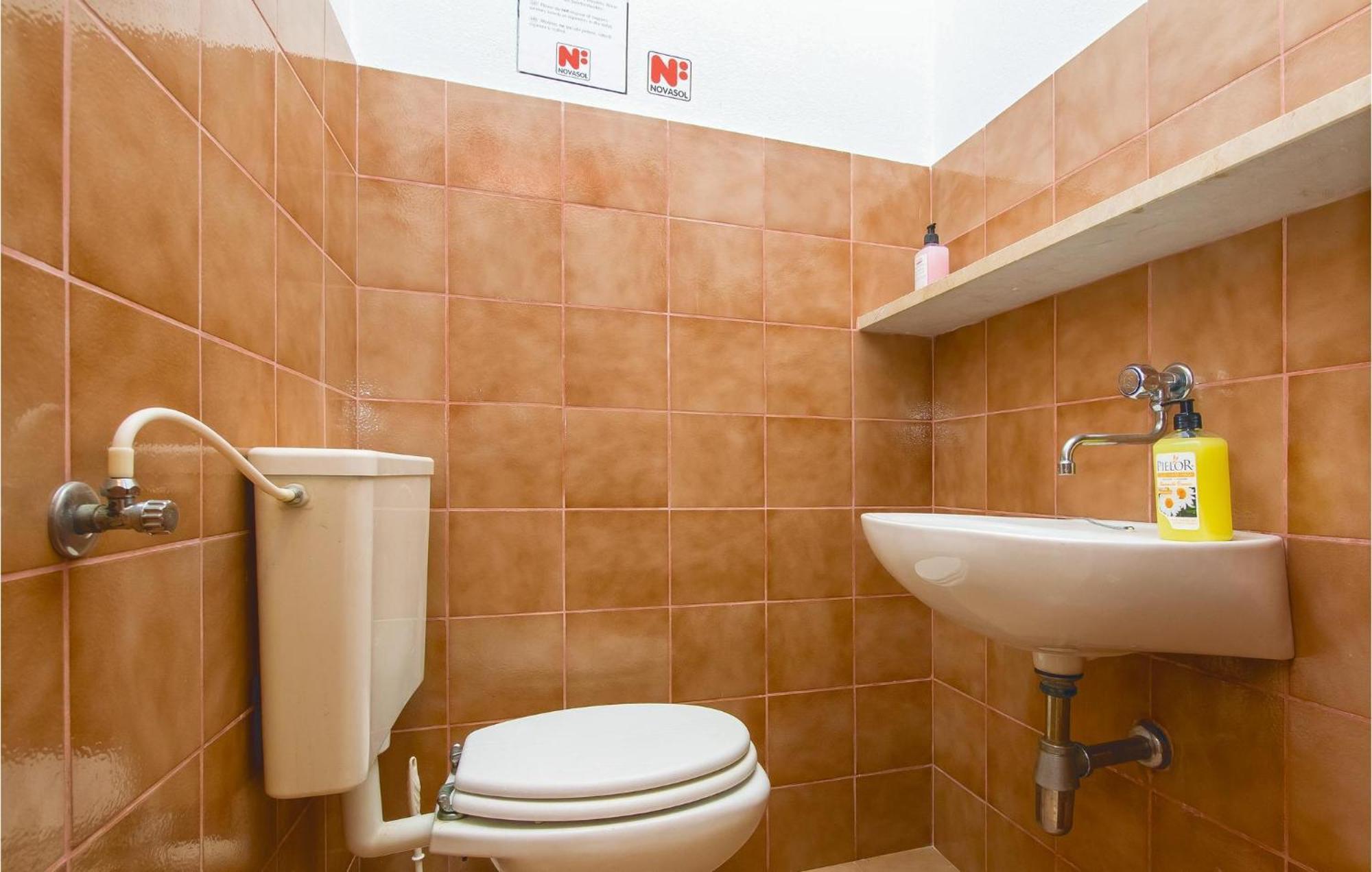 Beautiful Home In Pucisca With Wifi Екстер'єр фото