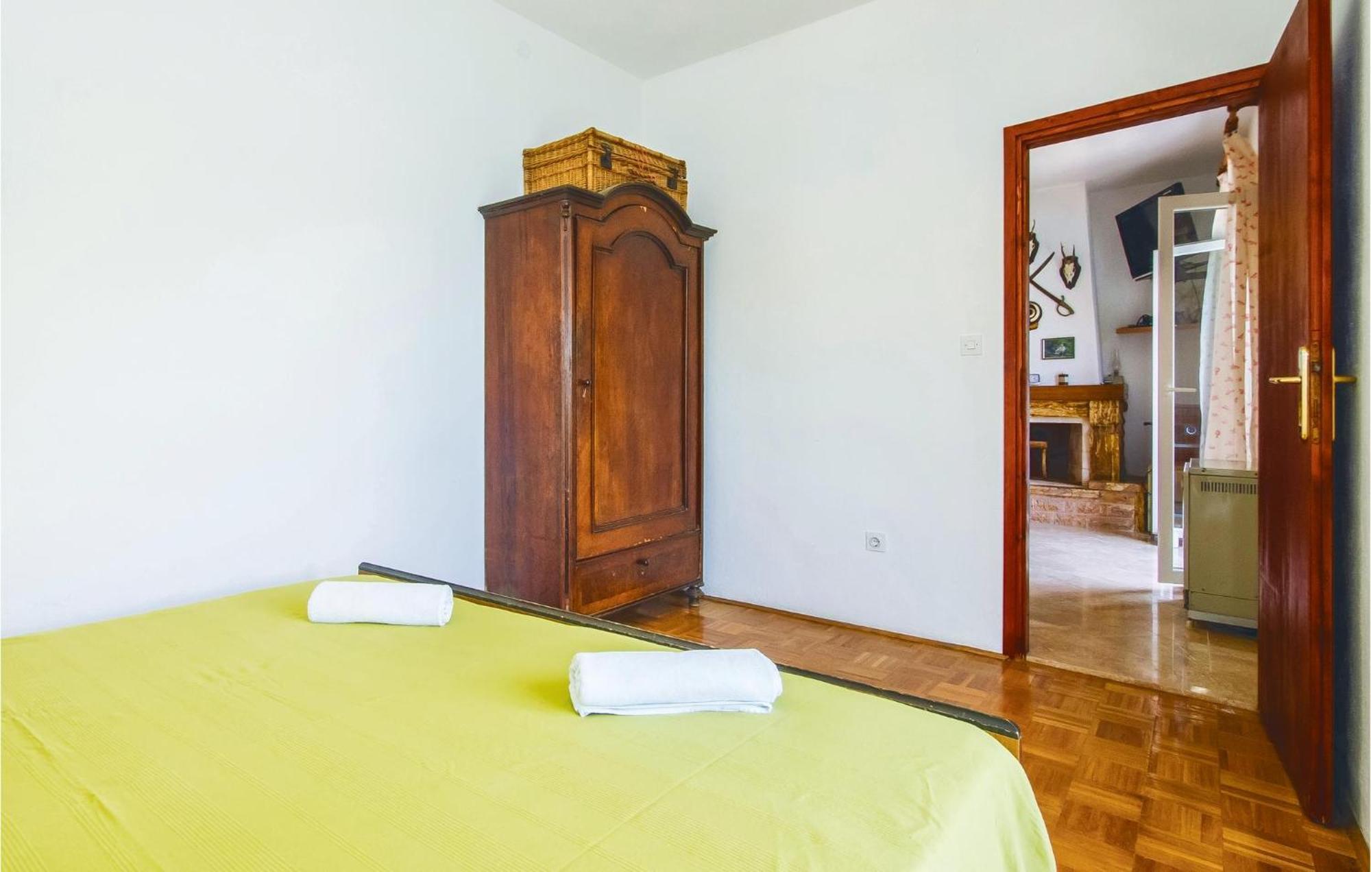 Beautiful Home In Pucisca With Wifi Екстер'єр фото