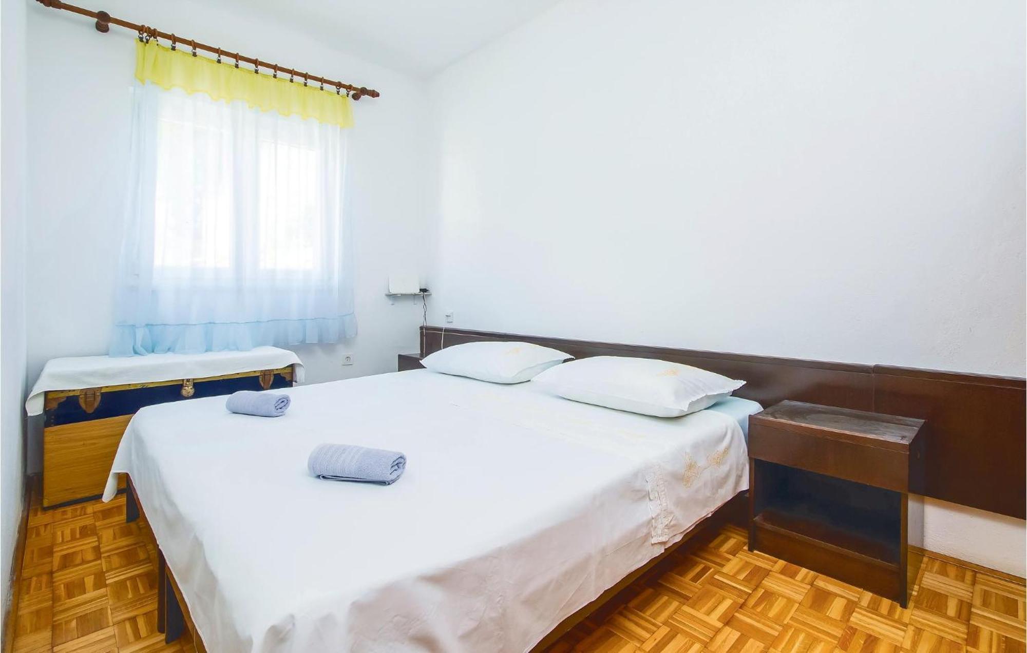 Beautiful Home In Pucisca With Wifi Екстер'єр фото