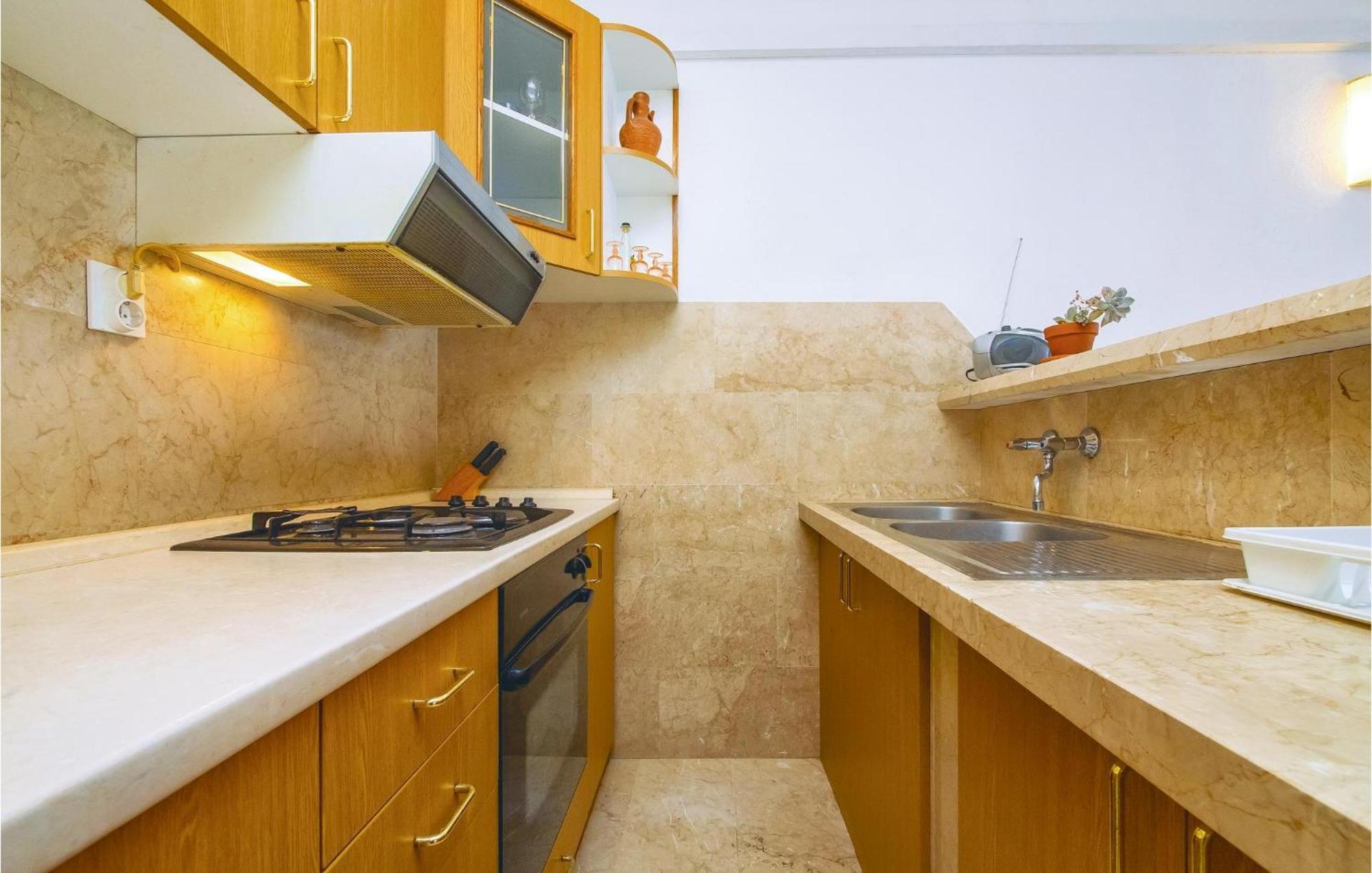 Beautiful Home In Pucisca With Wifi Екстер'єр фото