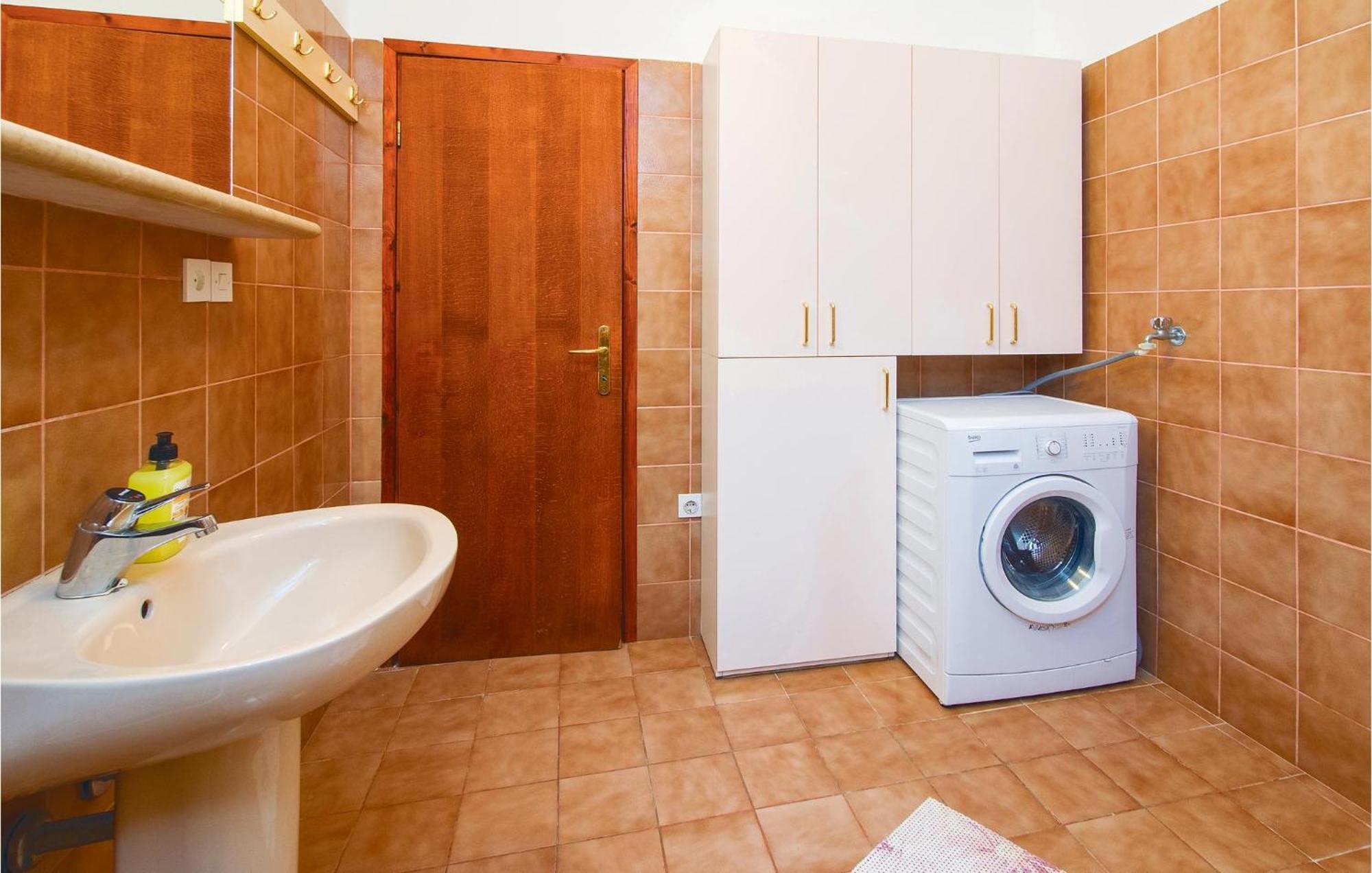 Beautiful Home In Pucisca With Wifi Екстер'єр фото