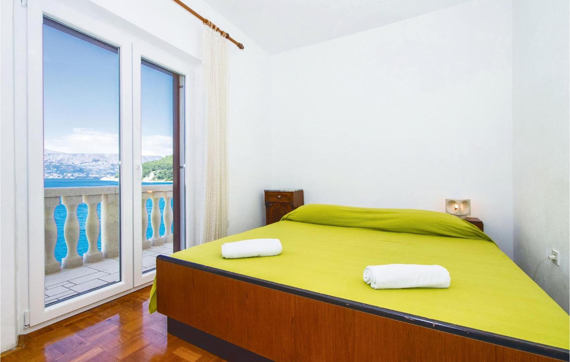 Beautiful Home In Pucisca With Wifi Екстер'єр фото